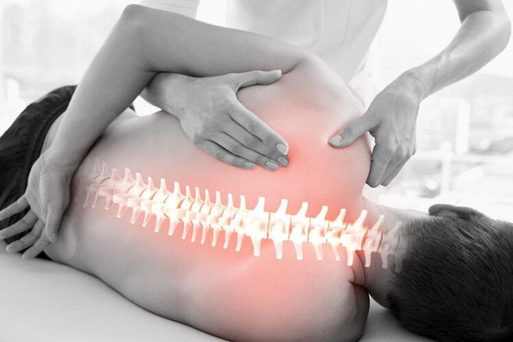 Sesión de terapia manual para osteocondrose da columna torácica